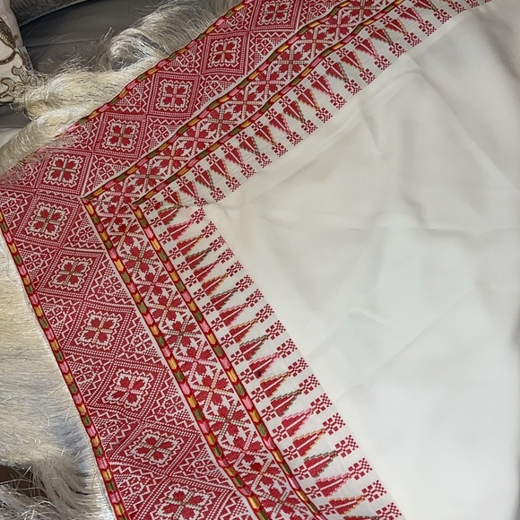White embroidery Palestinian shawl with white fringe - Picture 7 of 7